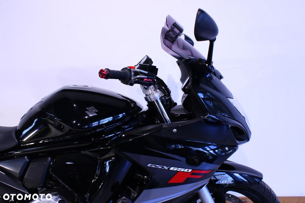 Suzuki GSX - 13