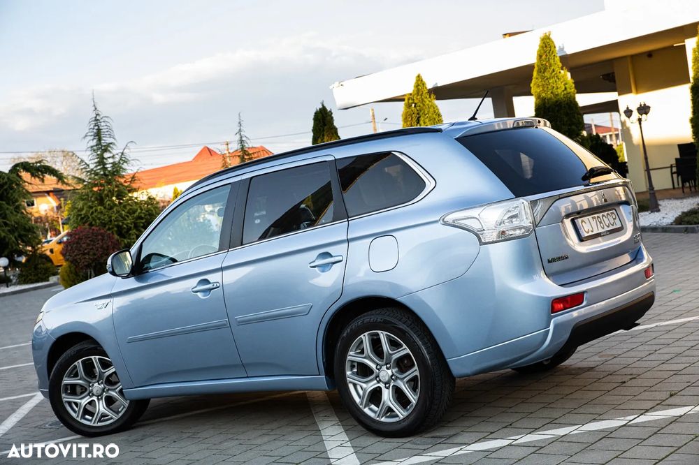 Mitsubishi Outlander - 13
