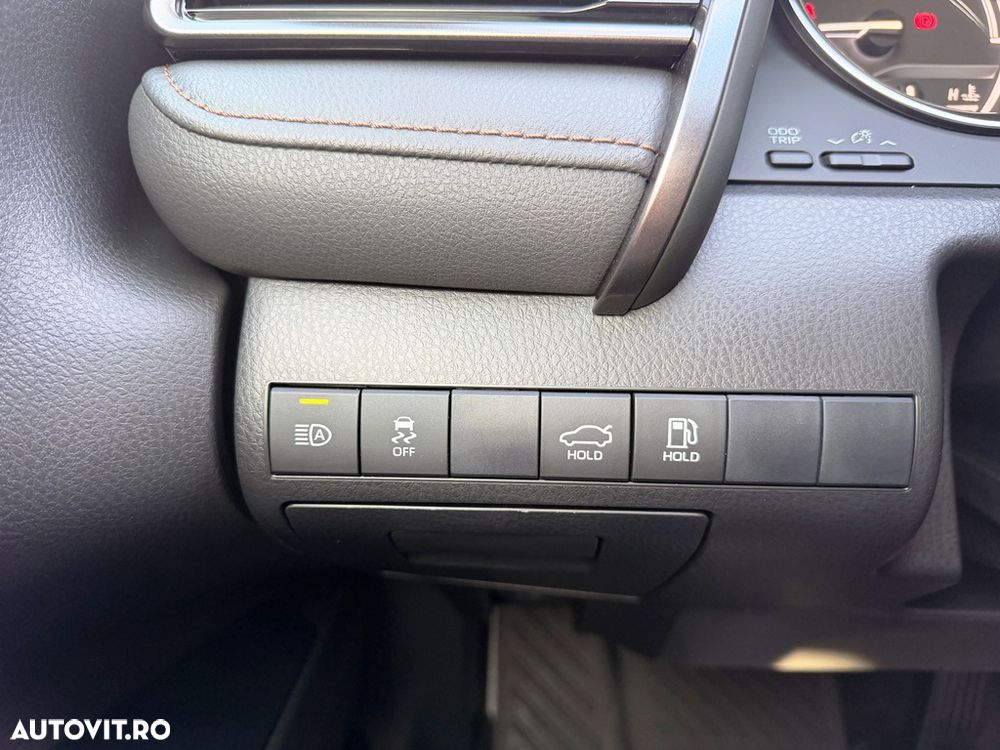 Toyota Camry - 30