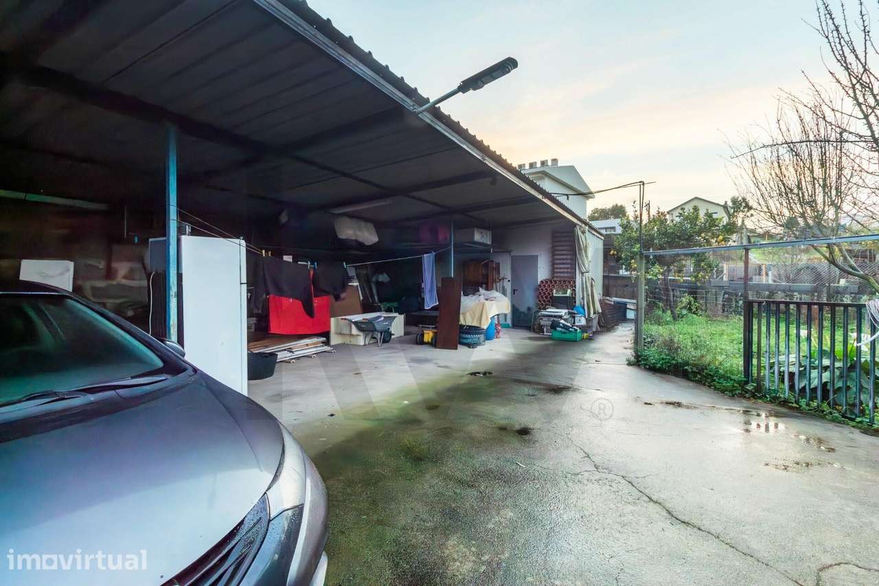 MORADIA T4 DE 4 FRENTES EXCLUSIVO COM LOTE DE 600M² E ESPAÇO COMERCIAL - Grande imagem: 2/19