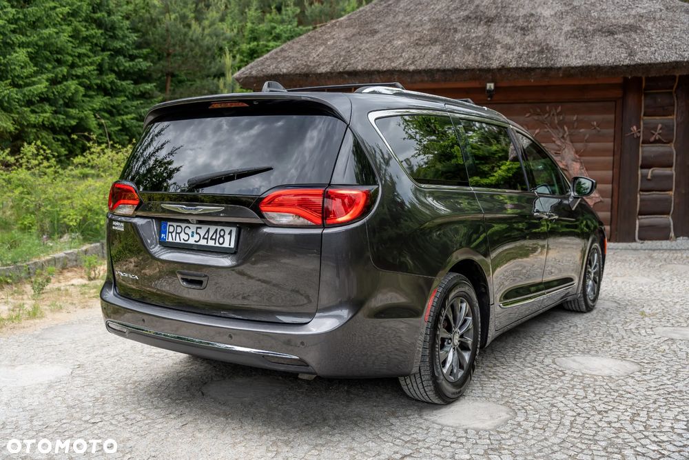 Chrysler Pacifica - 14