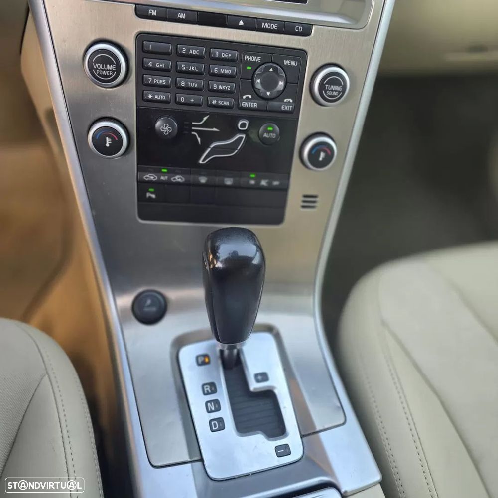 Volvo XC 60 2.4 D Momentum Geartronic - 15