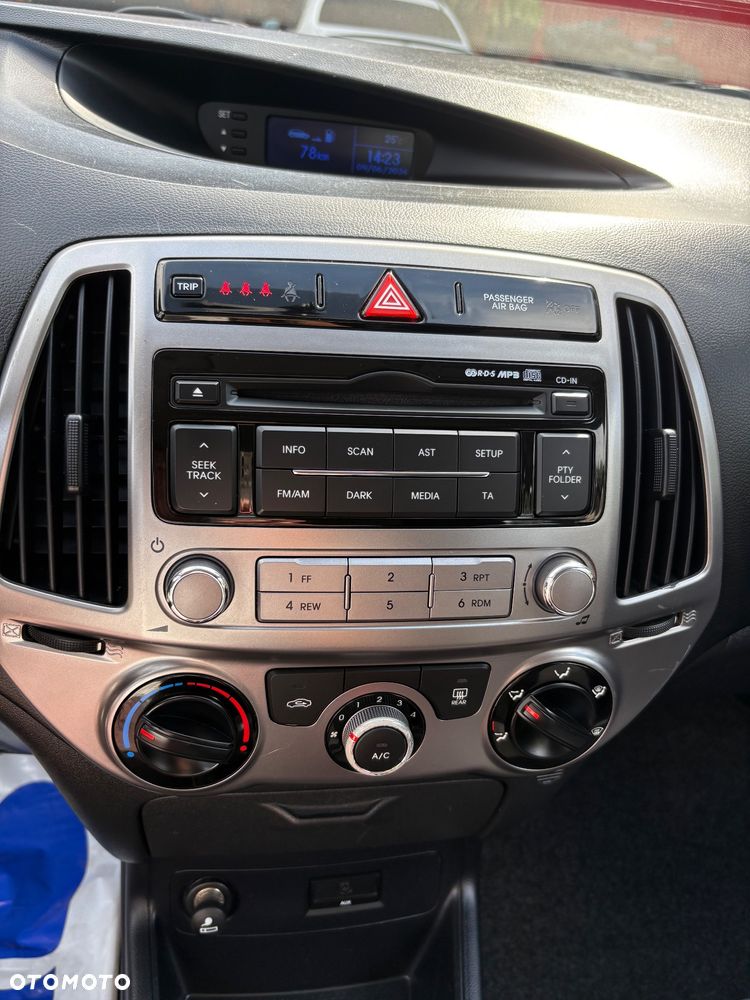 Hyundai i20 1.2 Trend - 24