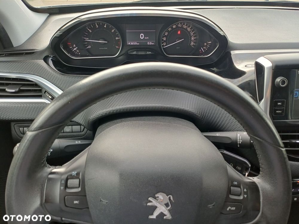 Peugeot 2008 1.2 Pure Tech Style S&S - 24