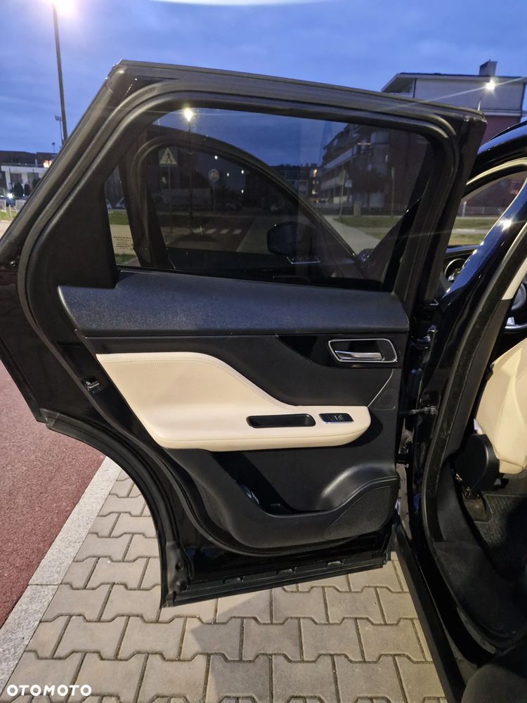 Jaguar F-Pace 2.0 i4P AWD Prestige - 26