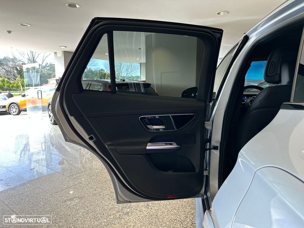 Mercedes-Benz GLC 300 e 4Matic 9G-TRONIC Edition AMG Line - 37