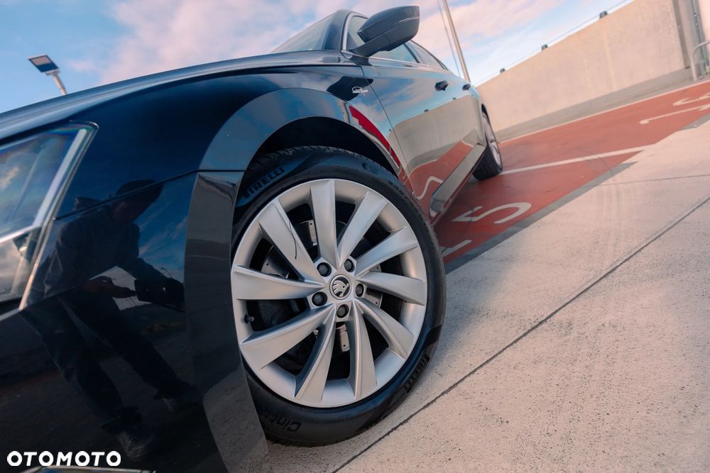Skoda Superb 2018 photo 3