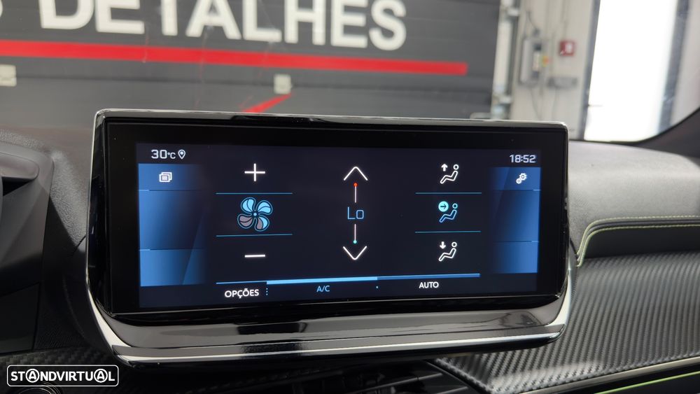 Peugeot 2008 PureTech 155 EAT8 GT - 27