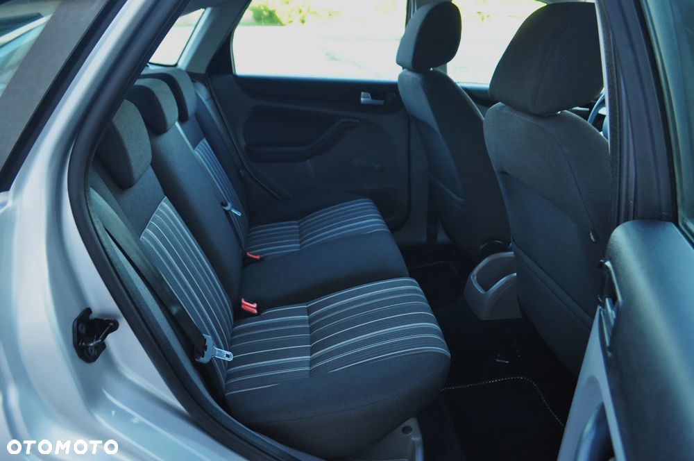 Ford Focus 1.6 Trend + - 23