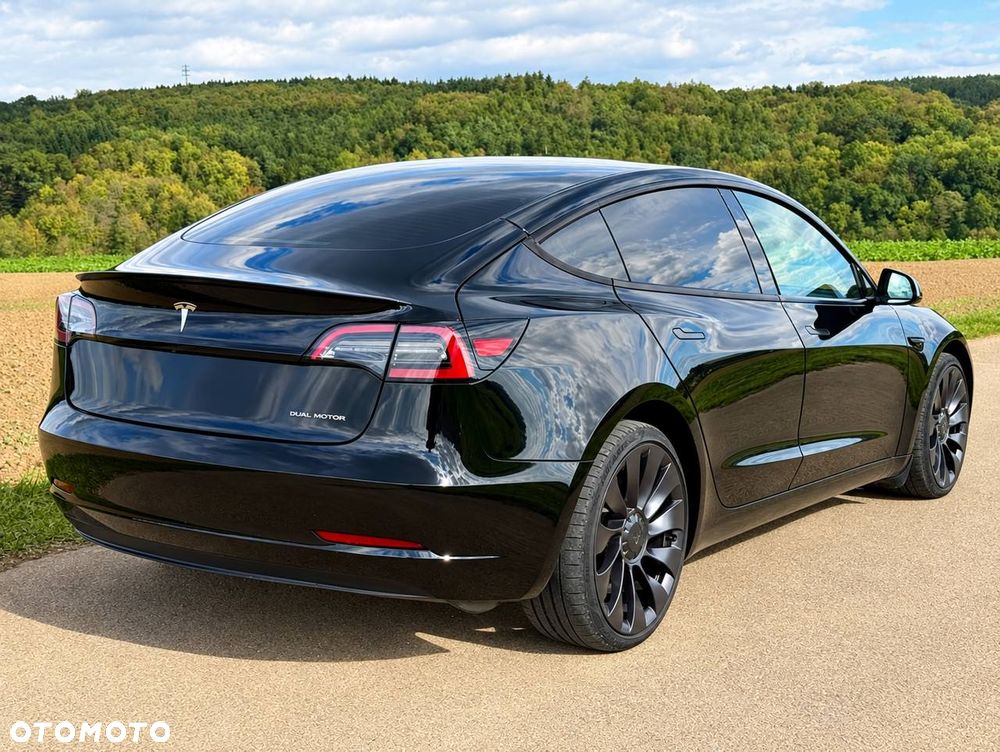 Tesla Model 3 2023 photo 4