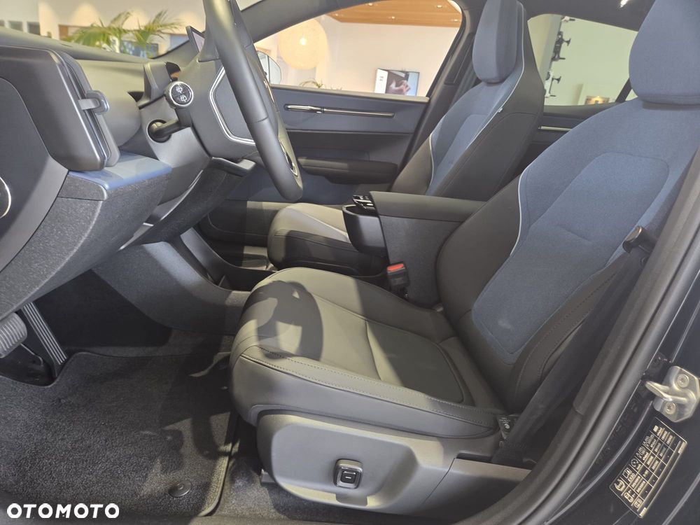 Volvo EX30 69kWh Single Motor Long Range Plus Black Edition - 19