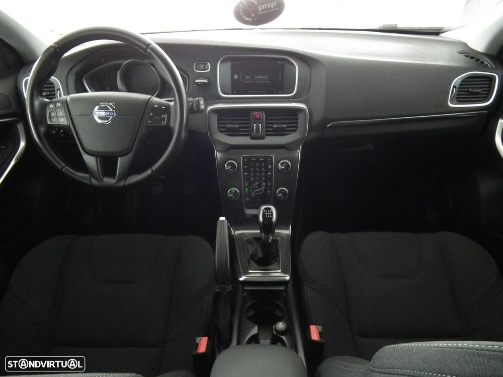 Volvo V40 1.6 D2 Momentum - 18