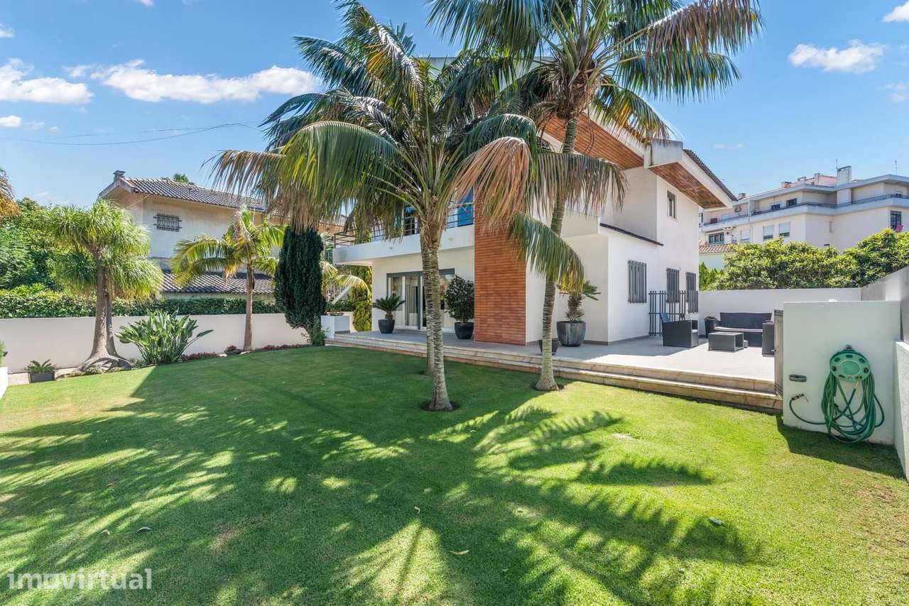 Moradia T4 com jardim, Nova Oeiras, Oeiras - Grande imagem: 4/49
