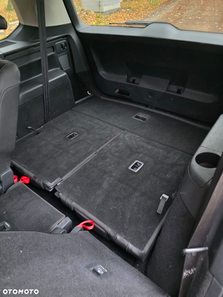 Volkswagen Touran 2.0 TDI DPF DSG Cup - 10