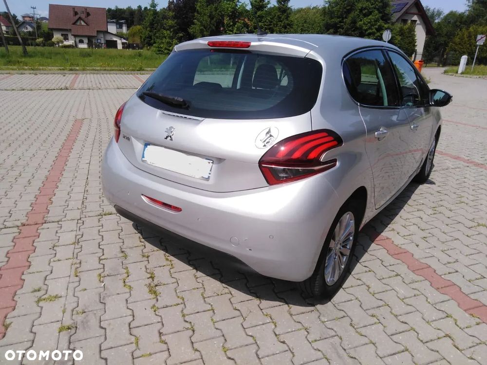 Peugeot 208 1.6 BlueHDi Allure S&S - 19