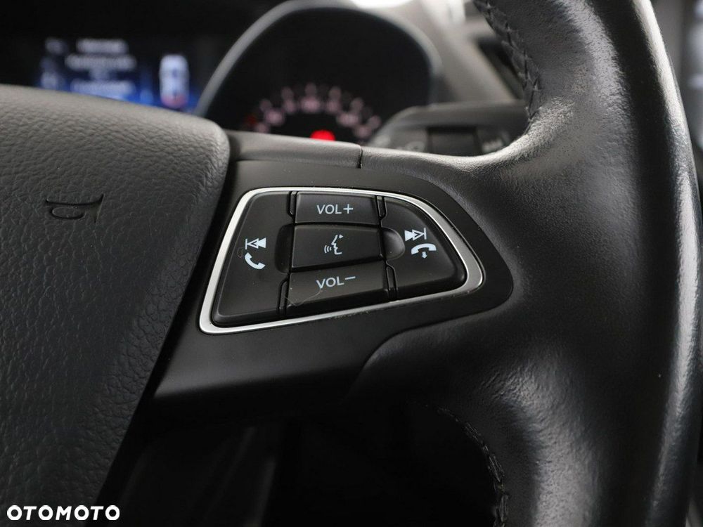 Ford Kuga 1.5 EcoBoost 2x4 Titanium - 30