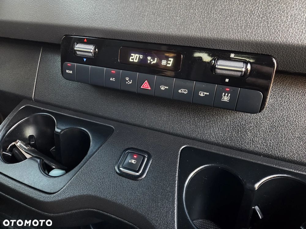 Mercedes-Benz Sprinter - 32