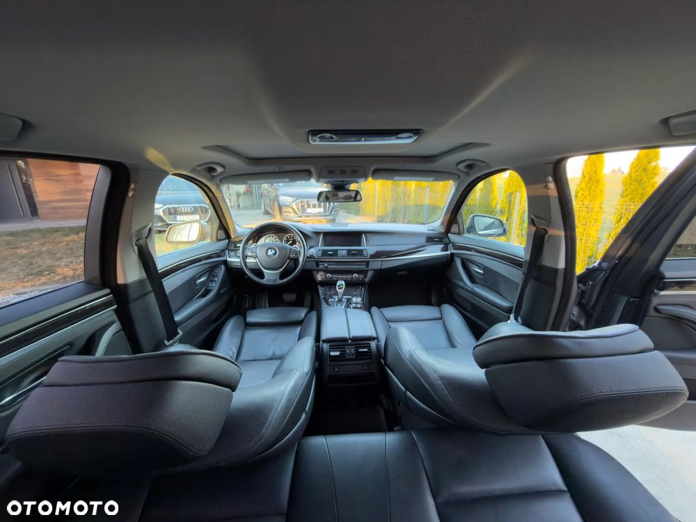 BMW Seria 5 528i xDrive Sport-Aut Luxury Line - 25