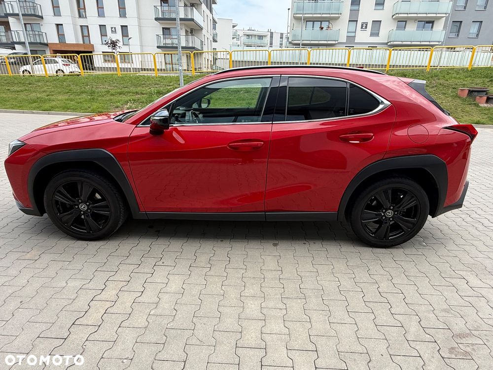Lexus UX - 4
