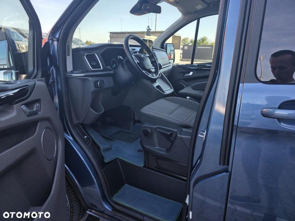 Ford Tourneo Custom - 17