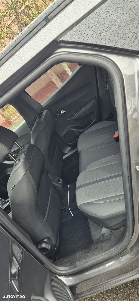 Peugeot 2008 1.2 L PureTech STT Allure - 3