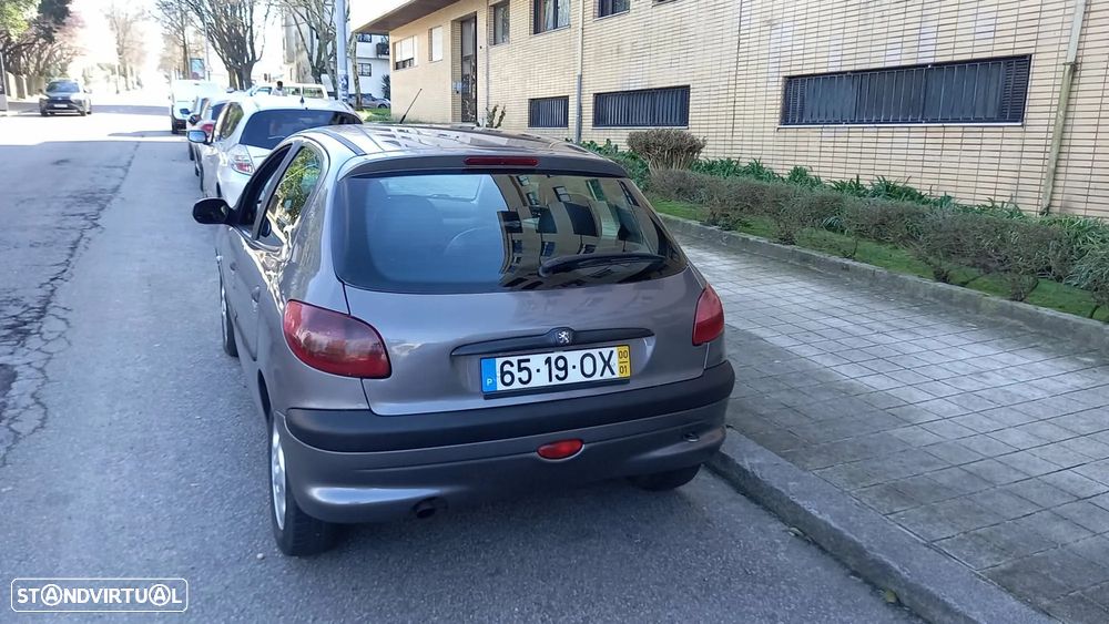 Peugeot 206 2.0 HDi XT - 10