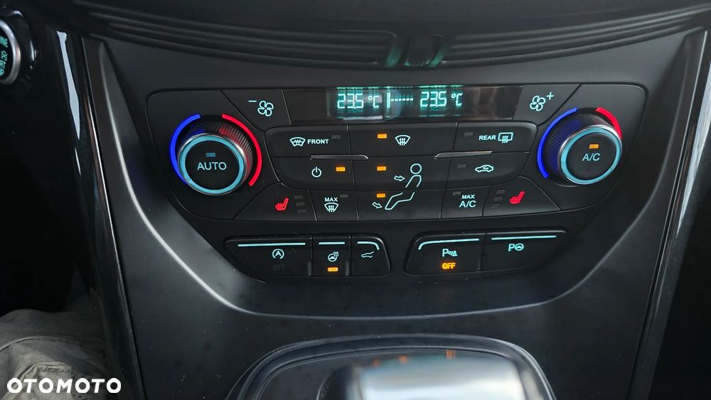 Ford Kuga 2.0 TDCi 4x4 ST-Line - 32