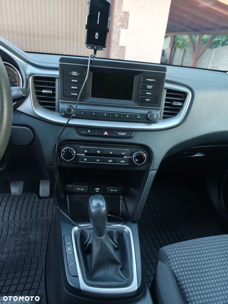 Kia Ceed - 10