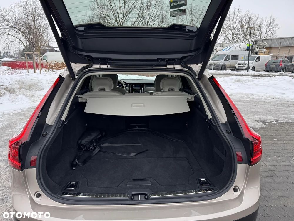Volvo V90 Cross Country B5 B AWD Ultimate - 22