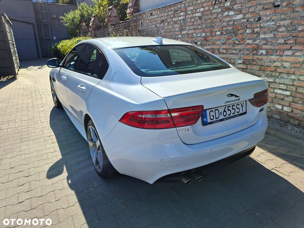Jaguar XE 2.0 D AWD R-Sport - 3