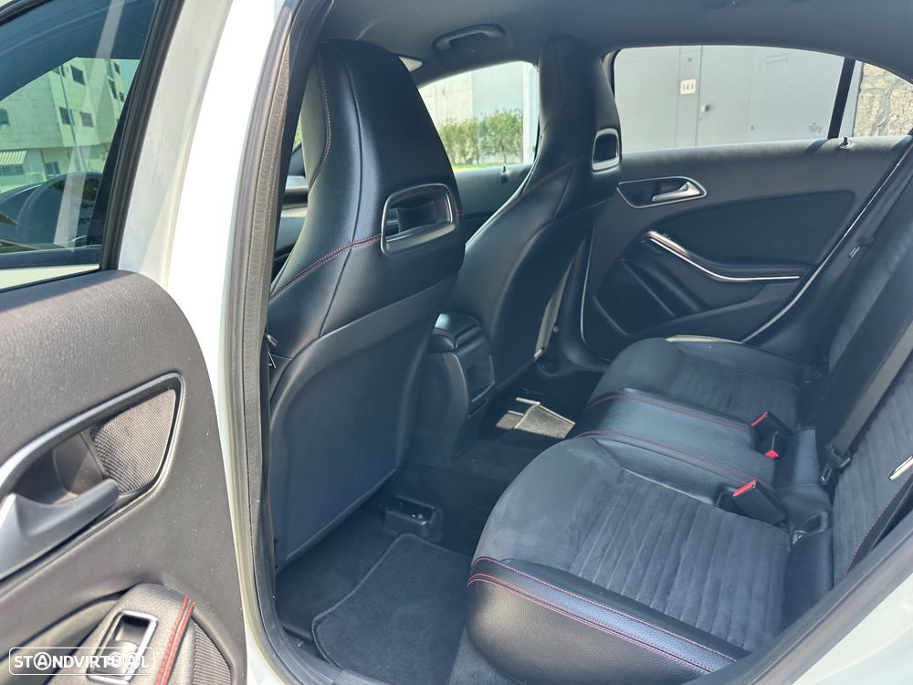 Mercedes-Benz A 180 d AMG Line - 29