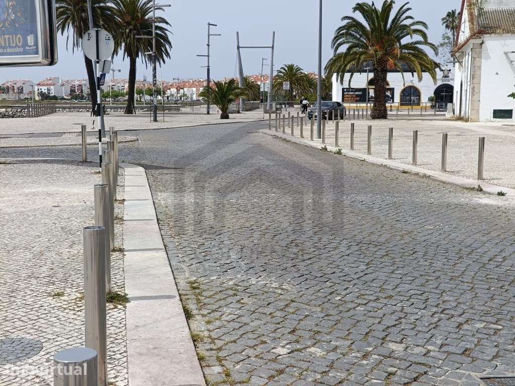 Edifício dois/três pisos - Grande imagem: 2/7