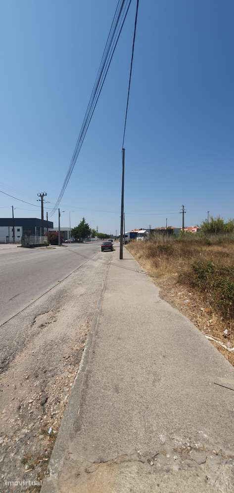 Terreno industrial com 2.000 m² no Entroncamento - Grande imagem: 3/5
