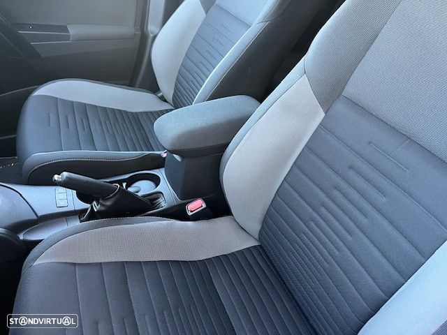 Toyota Auris Touring Sports - 19