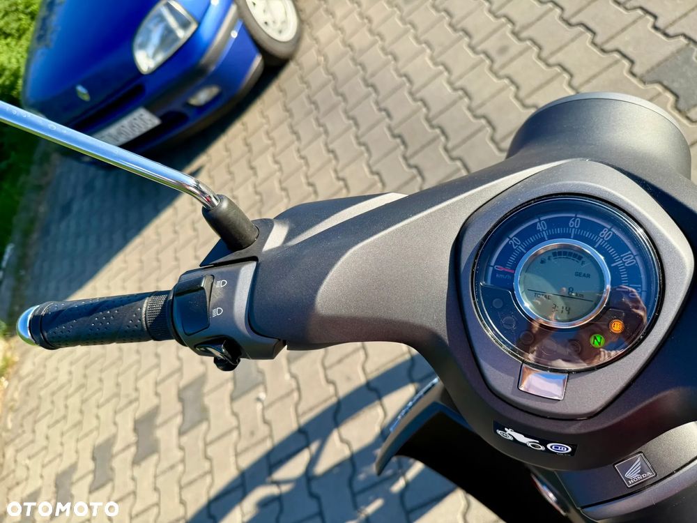 Honda Super Cub - 12