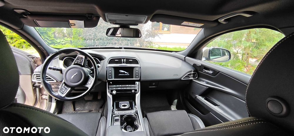 Jaguar XE - 9