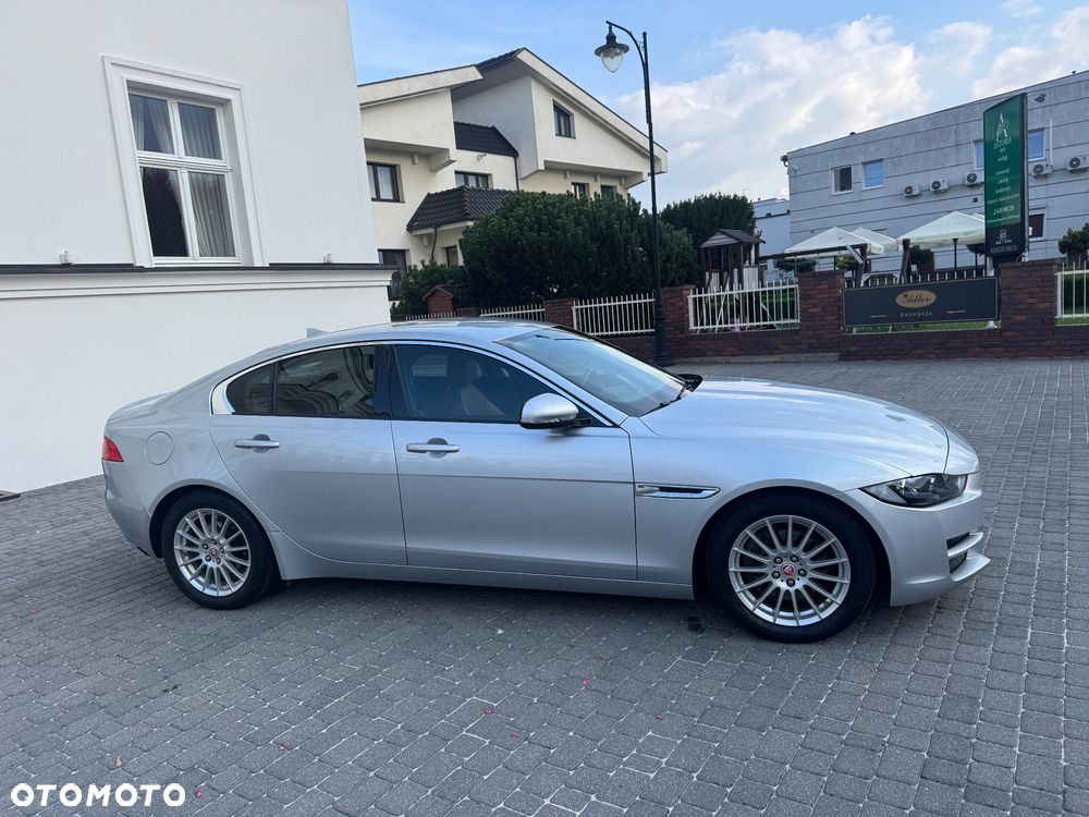 Jaguar XE 2.0 D Prestige - 7