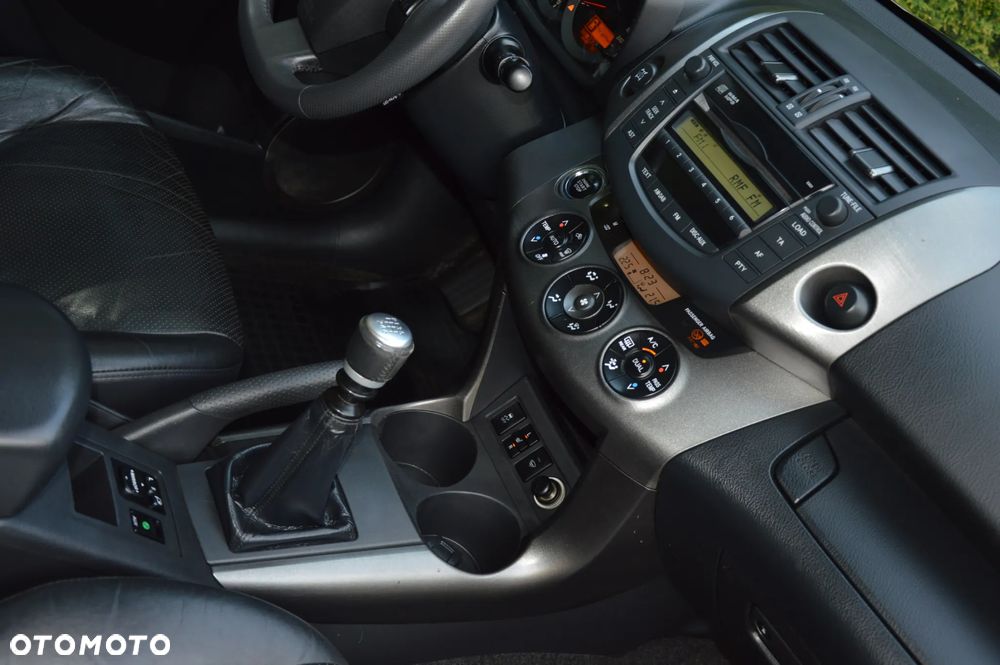 Toyota RAV4 2.2 D-CAT Sol 180 - 23