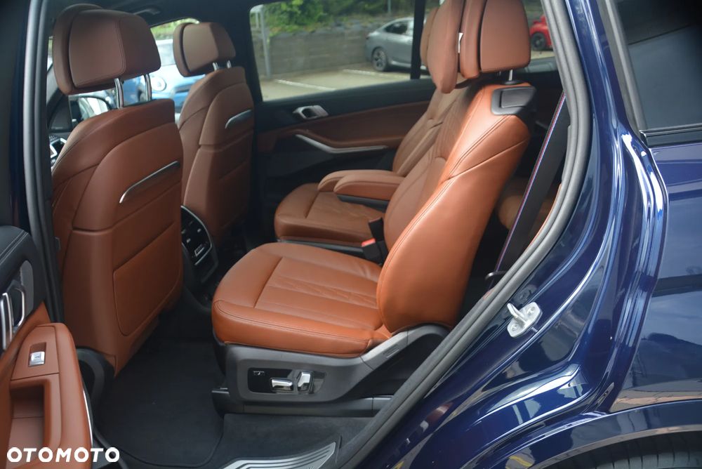 BMW X7 - 16