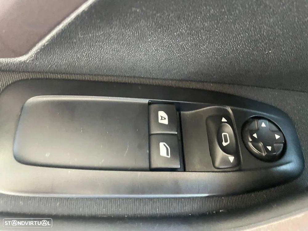 Peugeot 2008 1.2 VTi Access - 23