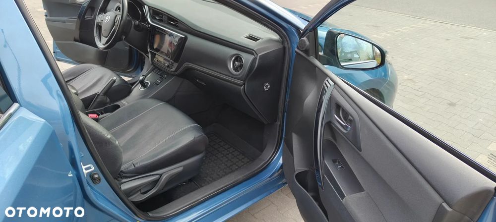 Toyota Auris - 11