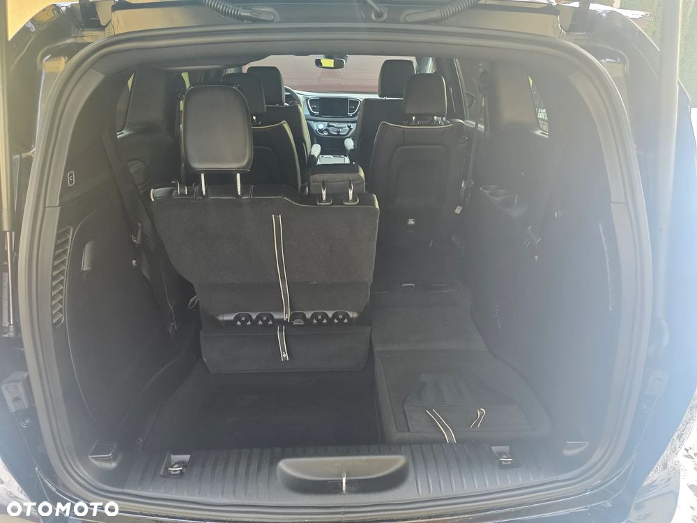 Chrysler Pacifica - 19