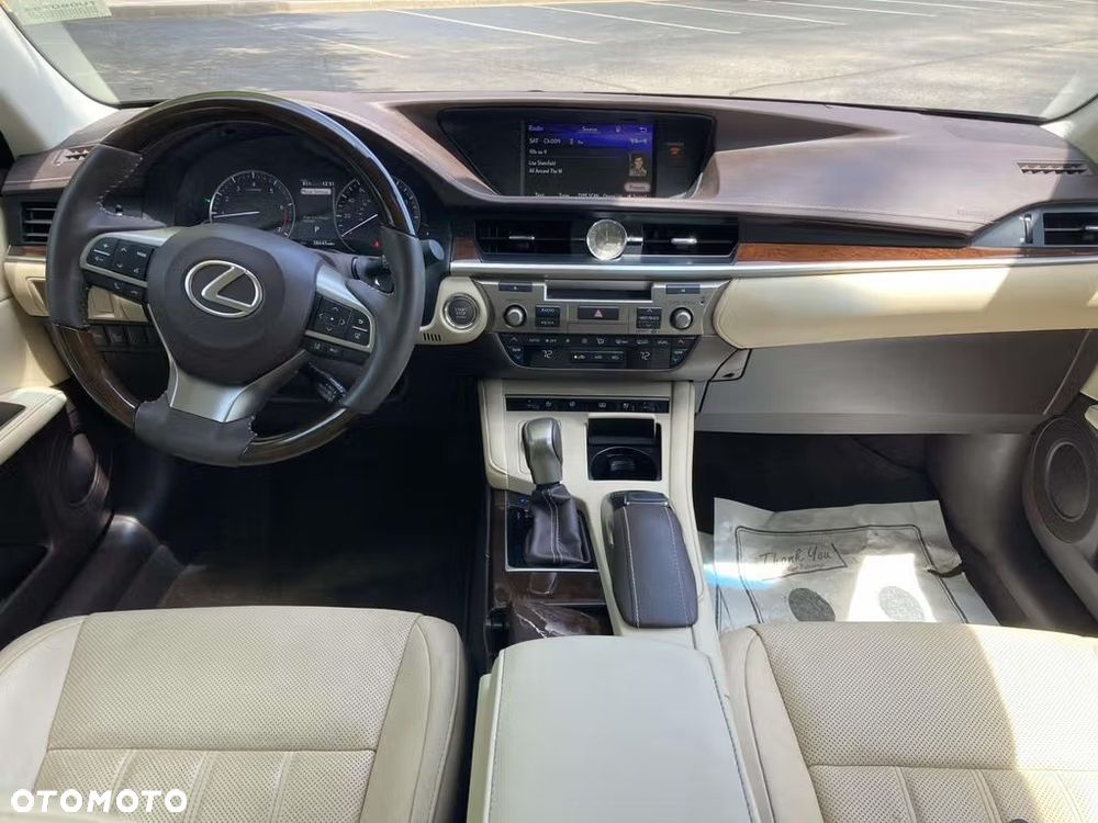 Lexus ES - 7