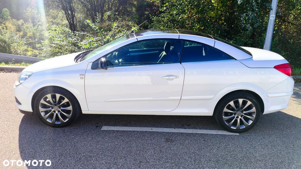 Opel Astra 2010 photo 3