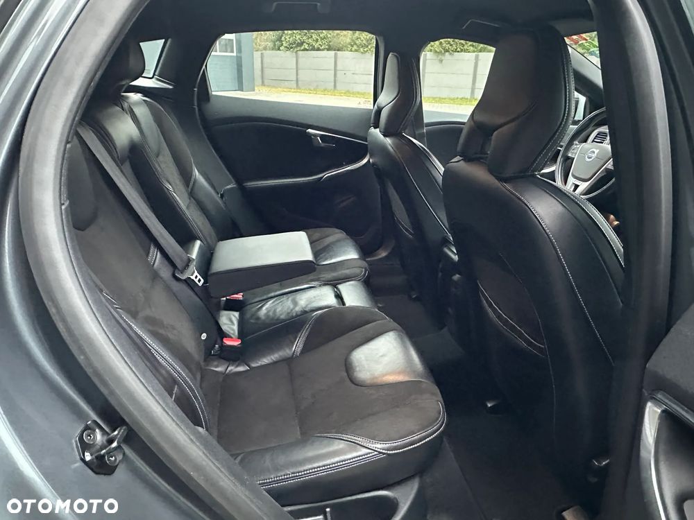 Volvo V40 D2 R Design - 36