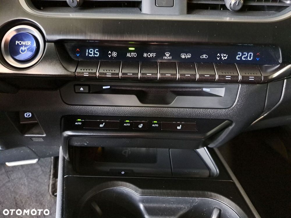 Lexus UX 250h GPF F Sport AWD - 28