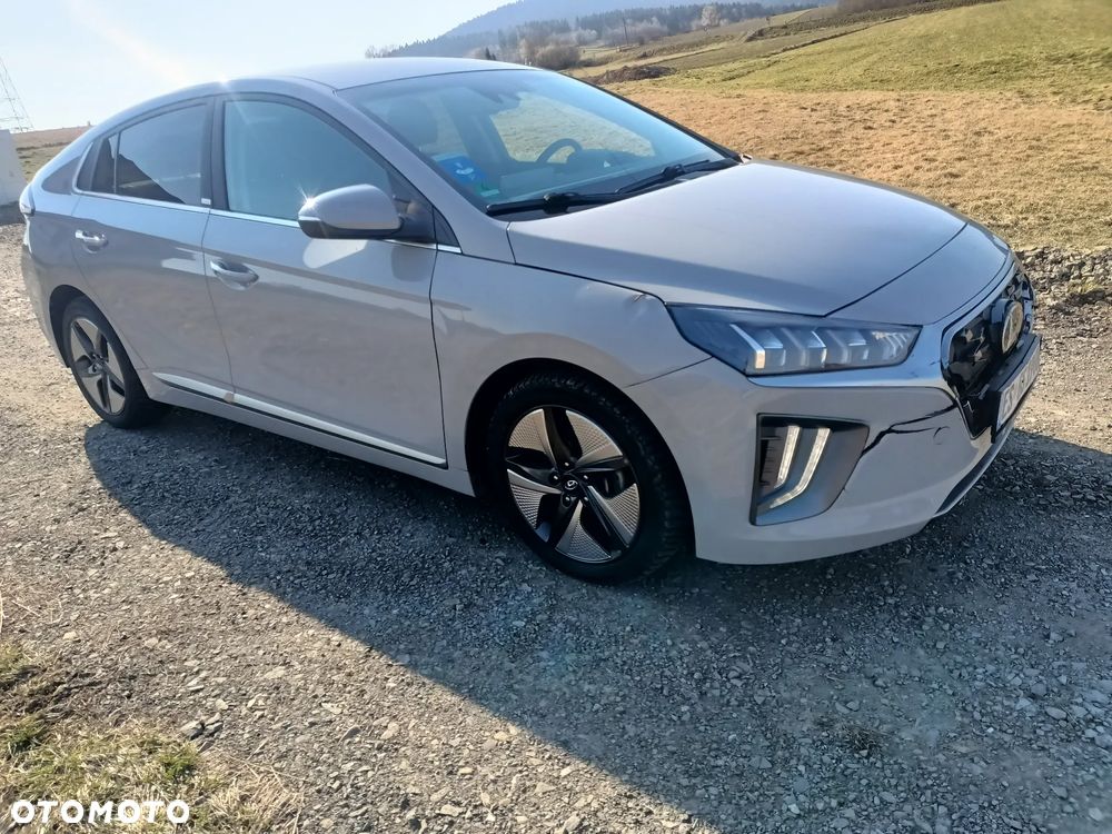 Hyundai IONIQ - 3