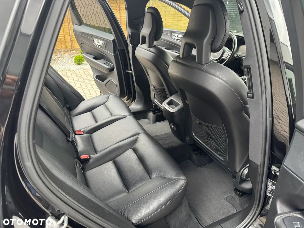 Volvo XC 60 D4 AWD Geartronic Momentum - 23