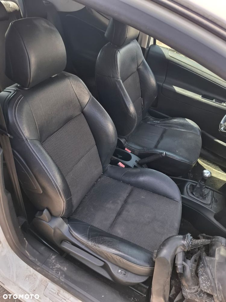 fotele fotel kanapa prawy lewy europa grzany boczki peugeot 207 - 1