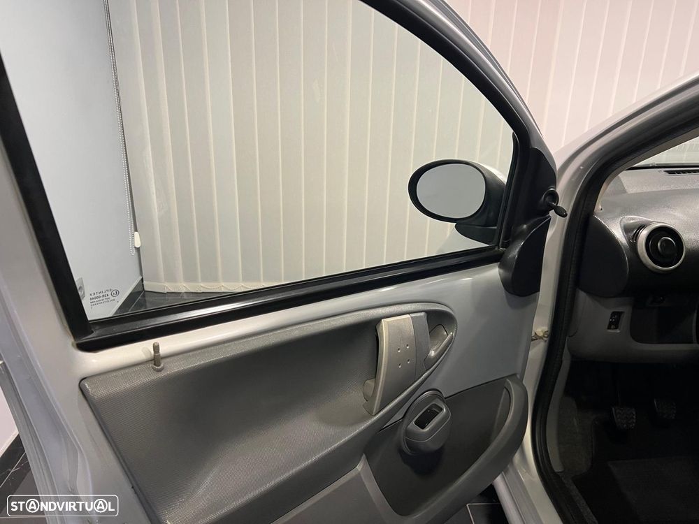 Peugeot 107 1.0 Trendy - 13